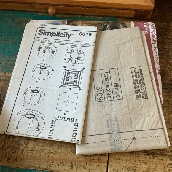 3 Pillow Pattern, Never Cut! McCalls 7717 & Simplicity 5019 & 5782. - Picture 6 of 8